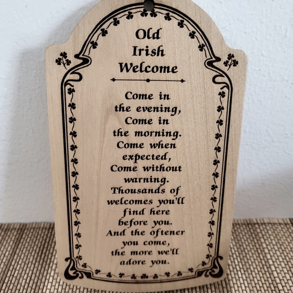 Old IRISH WELCOME WOOD wall hanging So cute - Picture 1 of 2
